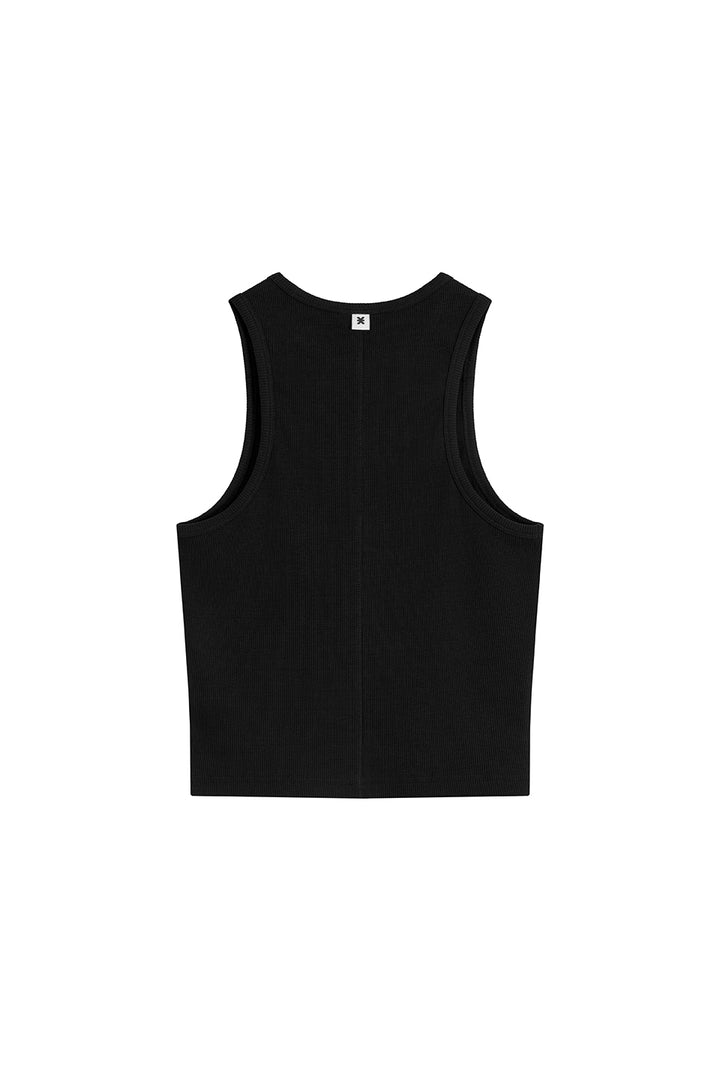 Basic Rib Top Black Freisteller, Rückenansicht, schwarzes Ripp-Top, kleine Logo-Flag hinten sichtbar