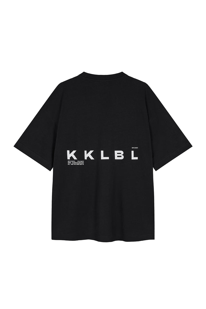 Core T-Shirt Black, Freisteller Rückenansicht, großer KKLBL-Rückenprint, gerade geschnitten und oversized