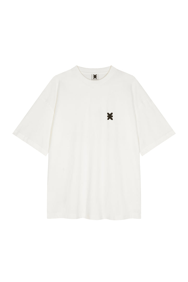 Core T-Shirt Offwhite, Freisteller frontal, kleiner Logo-Print vorne, Halsbündchen und Carbon-Wash-Finish