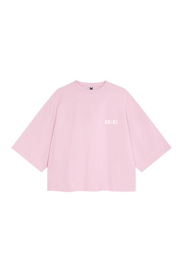 T-Shirt Cropped Fries Freisteller, Vorderansicht, rosa Cropped-Shirt, kleiner Print vorne, Rundhalsausschnitt