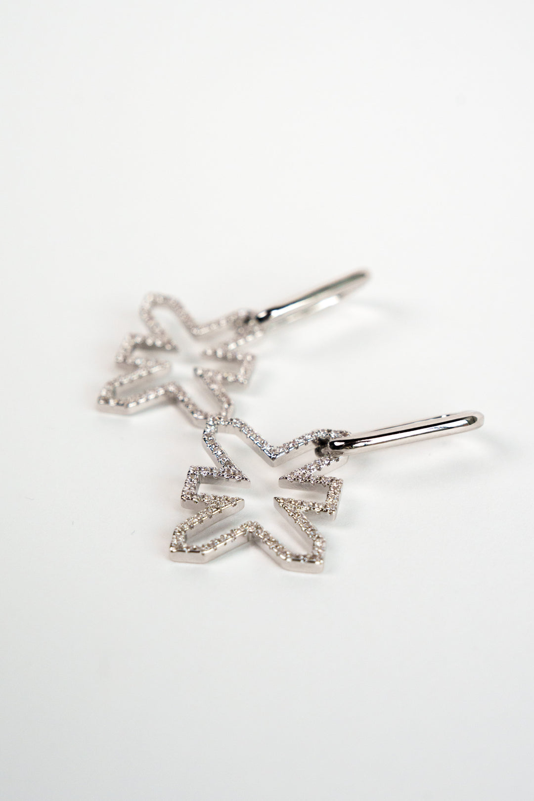 Produktaufnahme: Silberne Oval Hoops aus The Escape Collection