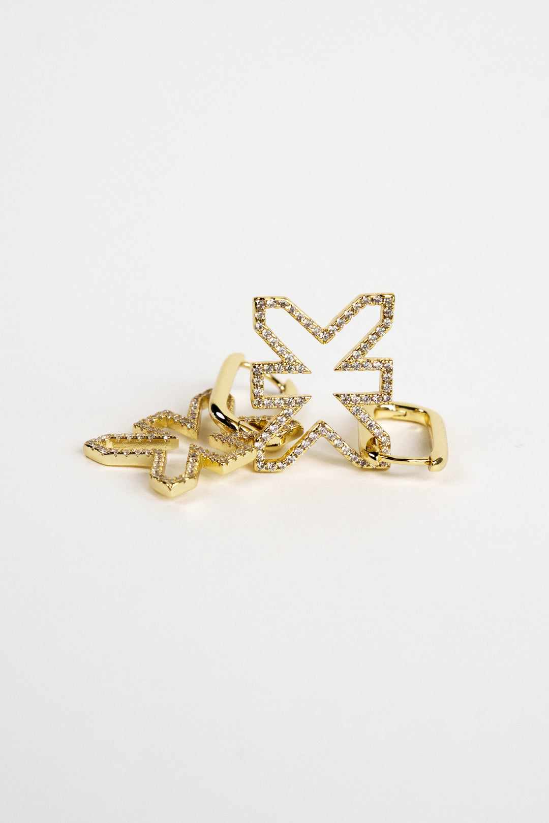 Produktaufnahme: Goldene Oval Hoops aus The Escape Collection