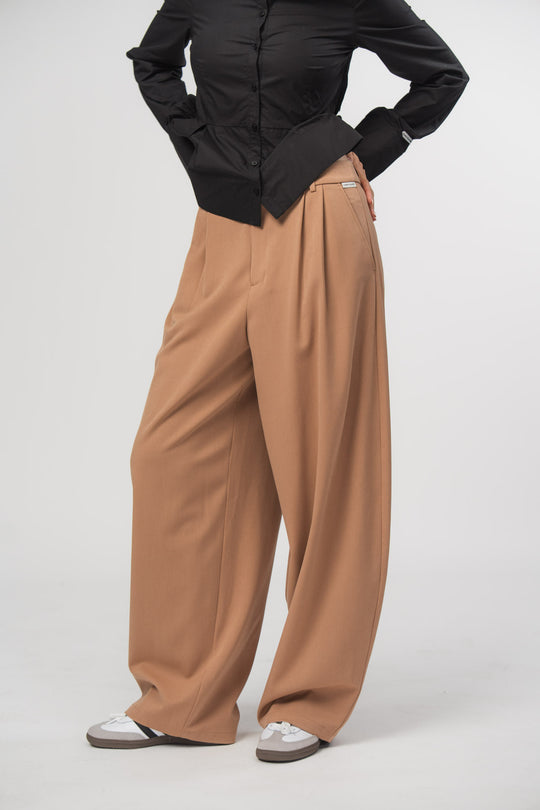 Bild von Barrel Woven Pants Camel  aus Story 526 Kollektion