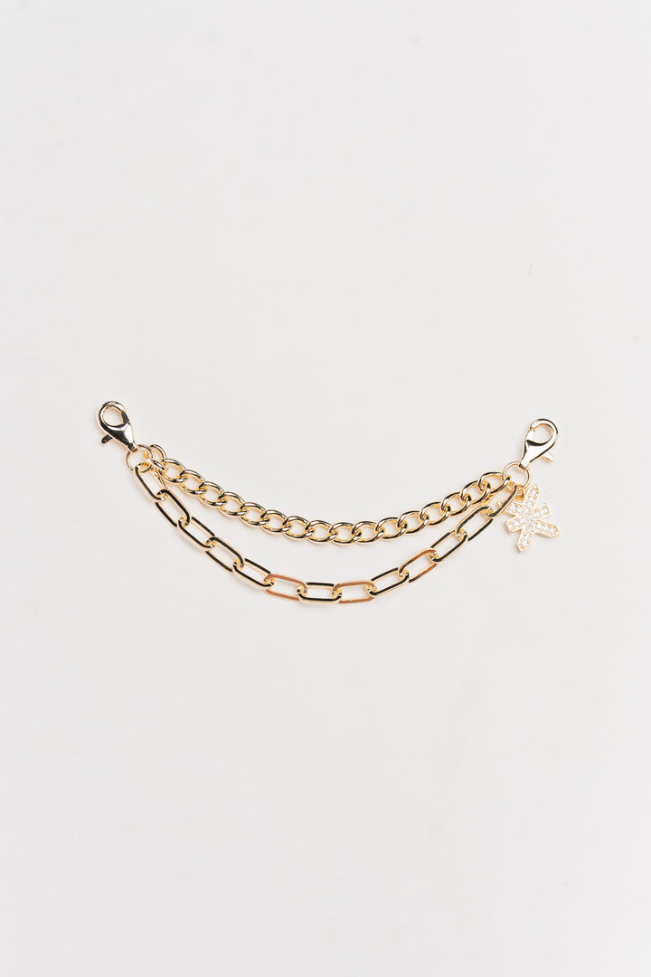 Accessory Chain Gold Freisteller, doppellagige Goldkette mit KKLBL-Logoanhänger mit Glitzersteinen, Karabiner