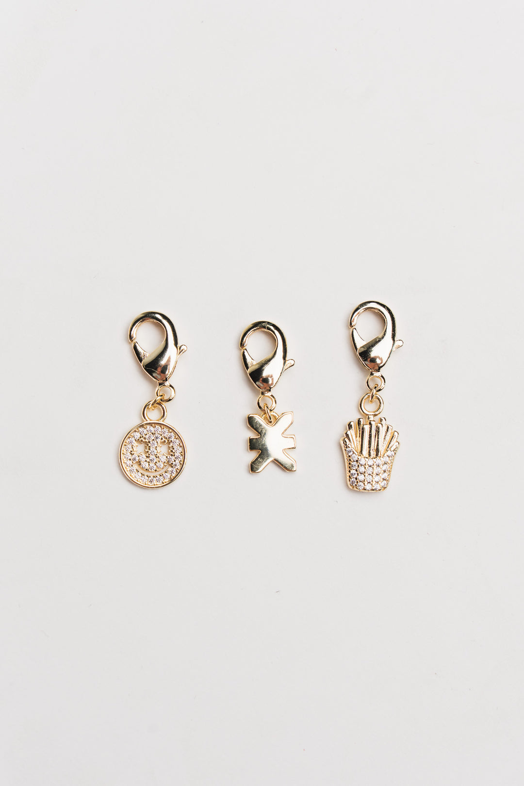 Charm Set Gold Freisteller, drei goldene Anhänger-Charms mit Karabiner: Smiley, Pommes-Frites und KKLBL-Logo