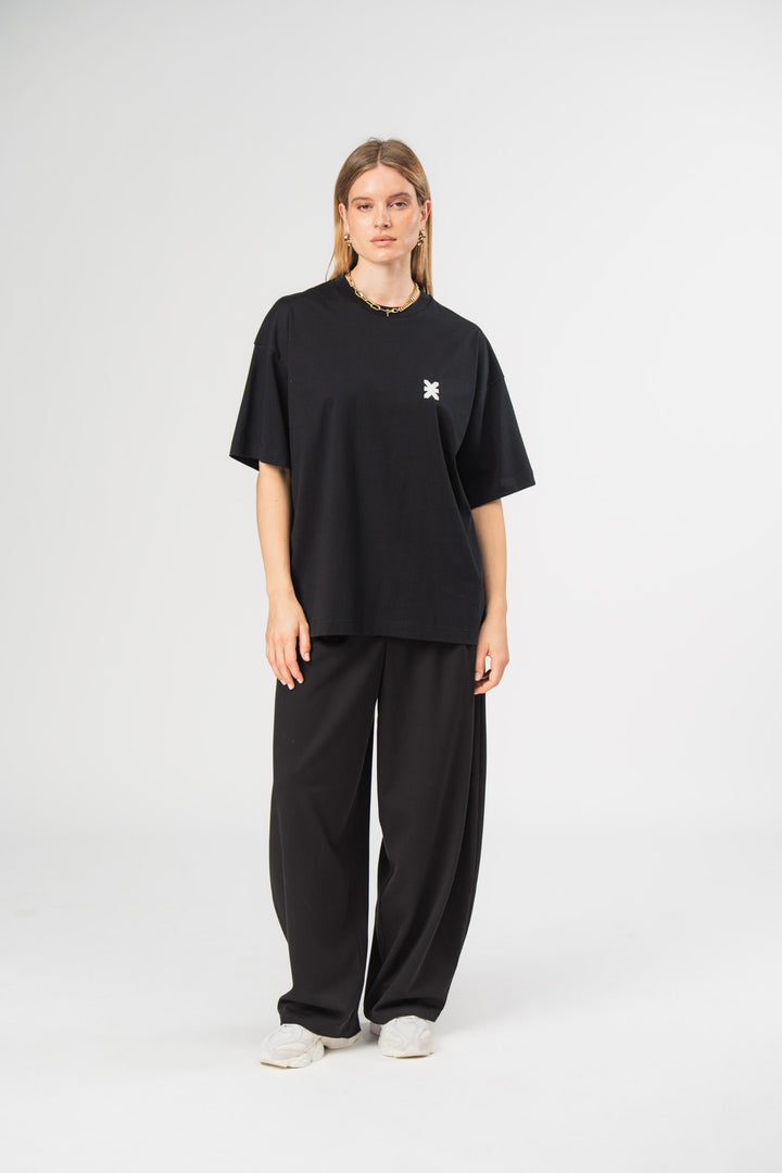 Core T-Shirt Logo Black, Ganzkörper frontal, Oversized T-Shirt im geraden Schnitt mit Carbon-Wash-Finish