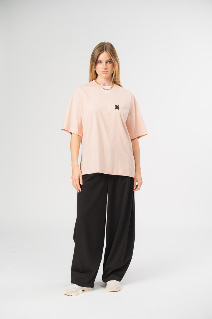 Core T-Shirt Logo Pink, Ganzkörper frontal, Oversized T-Shirt im geraden Schnitt mit Carbon-Wash-Finish