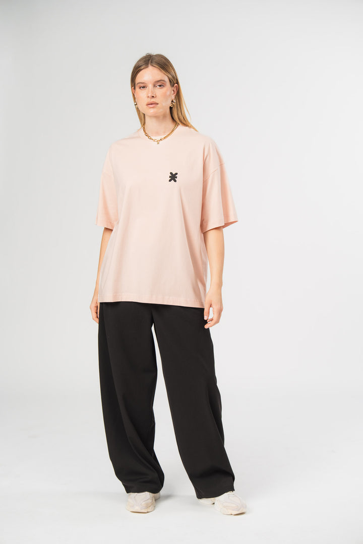 Core T-Shirt Pink, Ganzkörper frontal, oversized Fit, gerade geschnitten mit Carbon-Wash-Finish