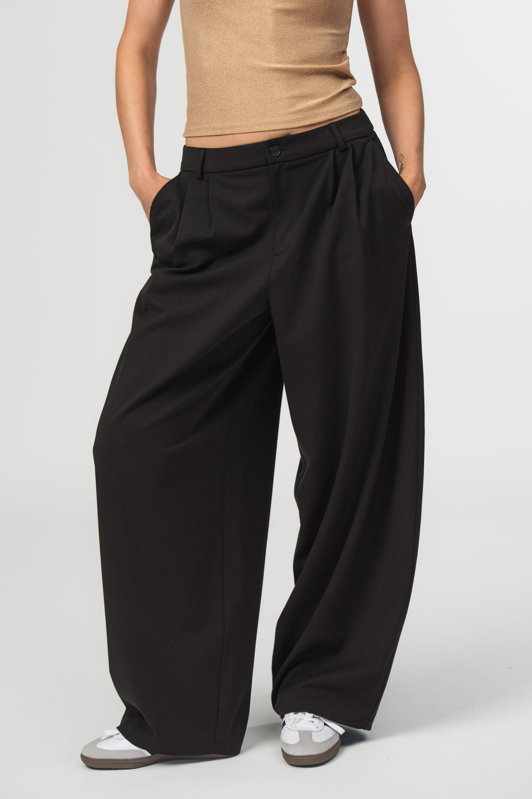 Barrel Woven Pants Black