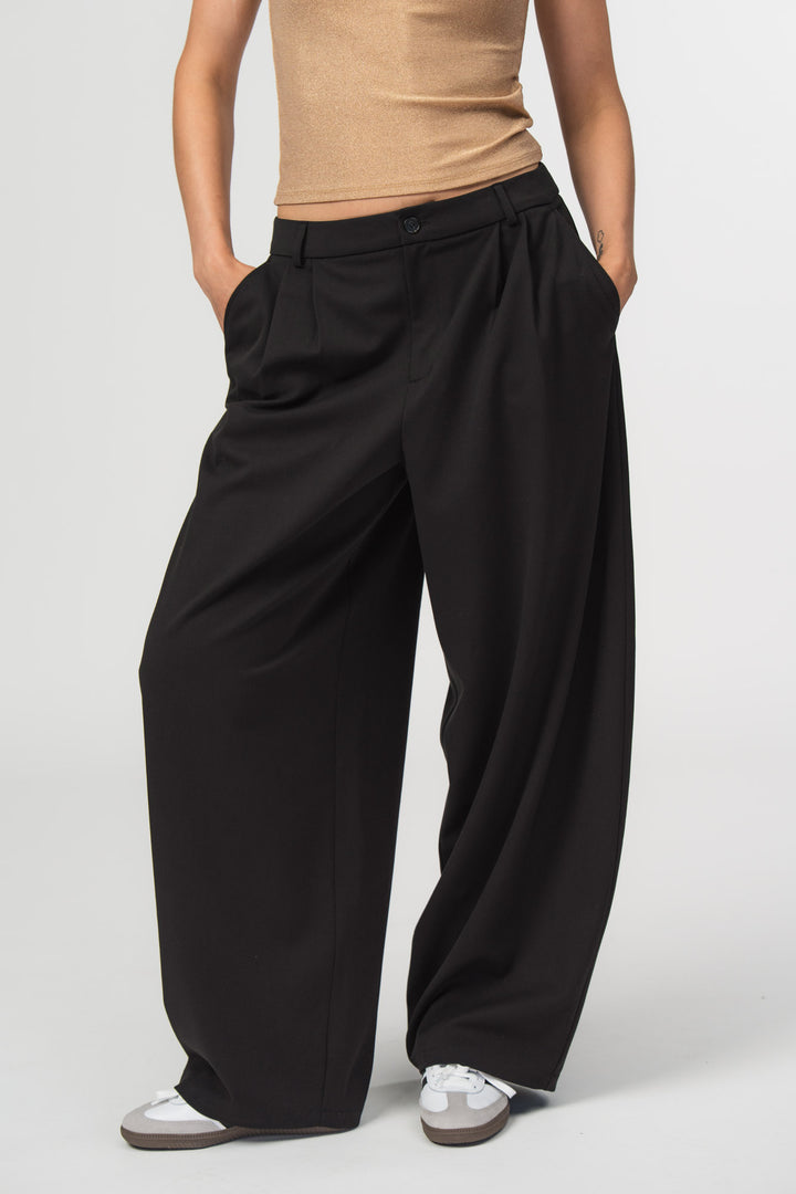 Barrel Woven Pants Black