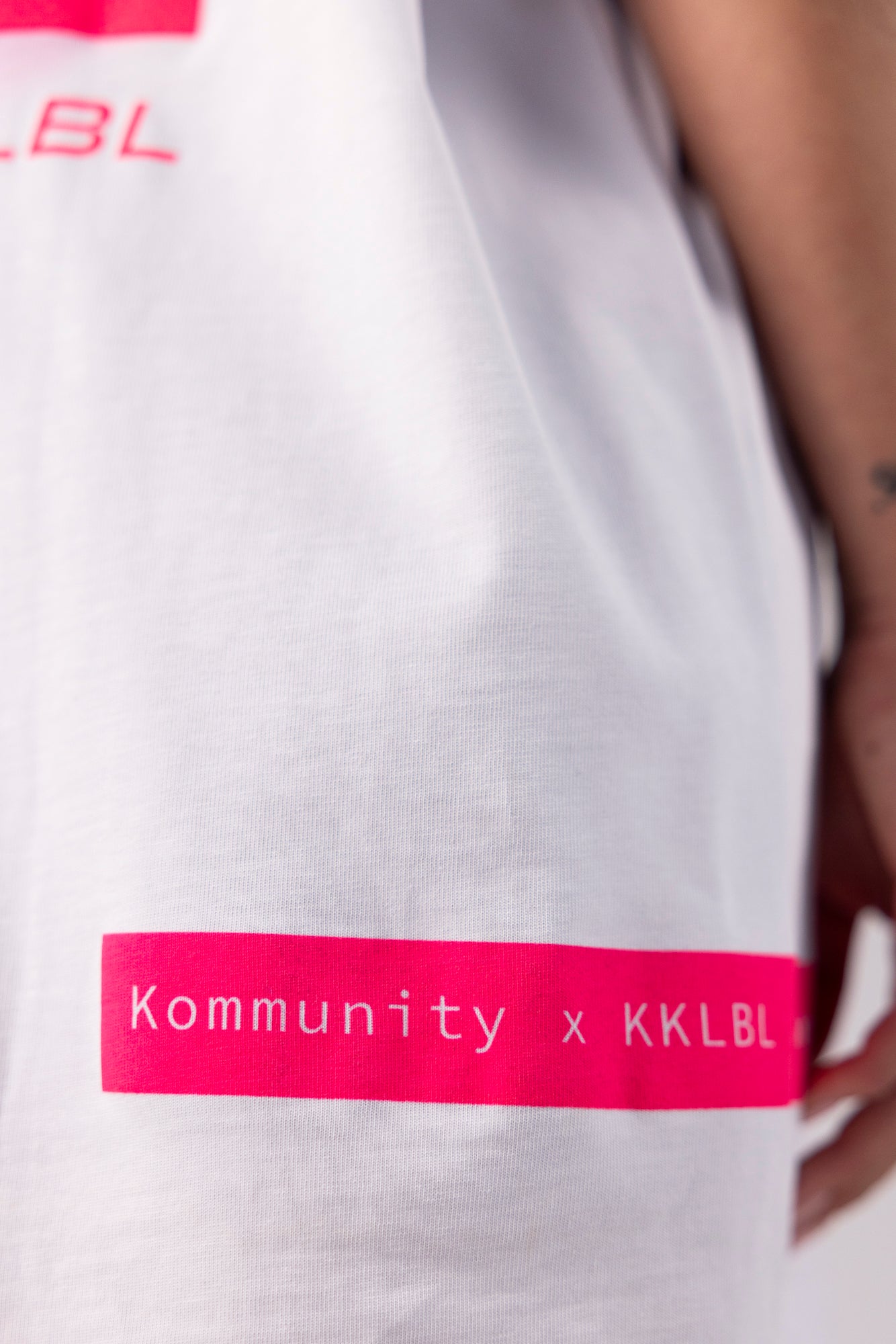 Kommunity T-Shirt Pink