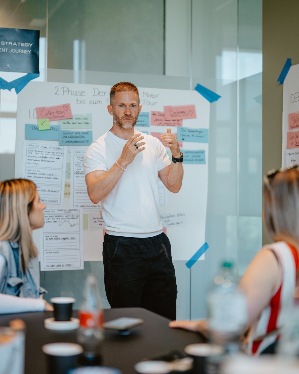 Workshop-Session zur Hype-Strategy und Content Journey der Karo Kauer Tour 2026