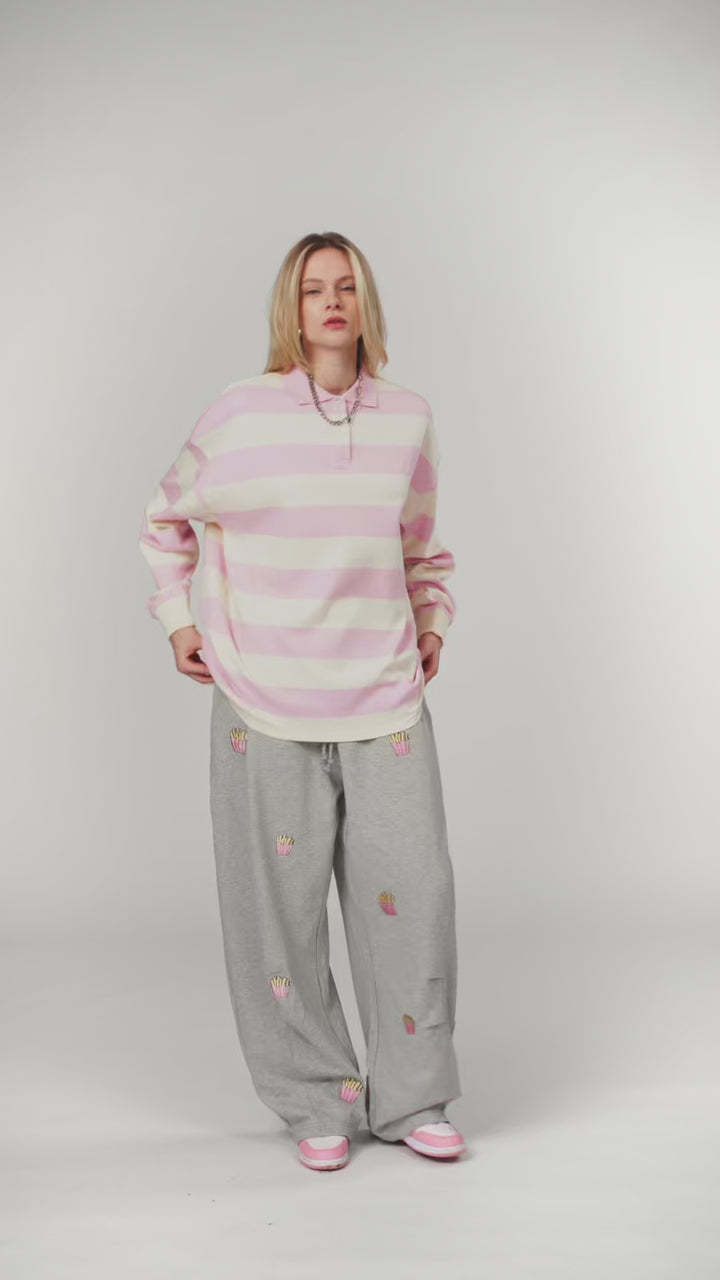 Poloshirt Striped Pink, Video, rosa-offwhite gestreiftes Oversized-Poloshirt mit Bündchen in Bewegung